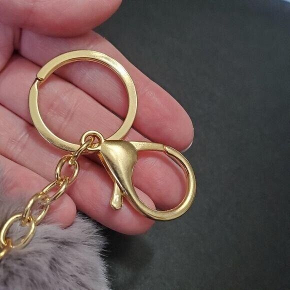 "I would love to hold your keys for you" - Picture 6 of 7